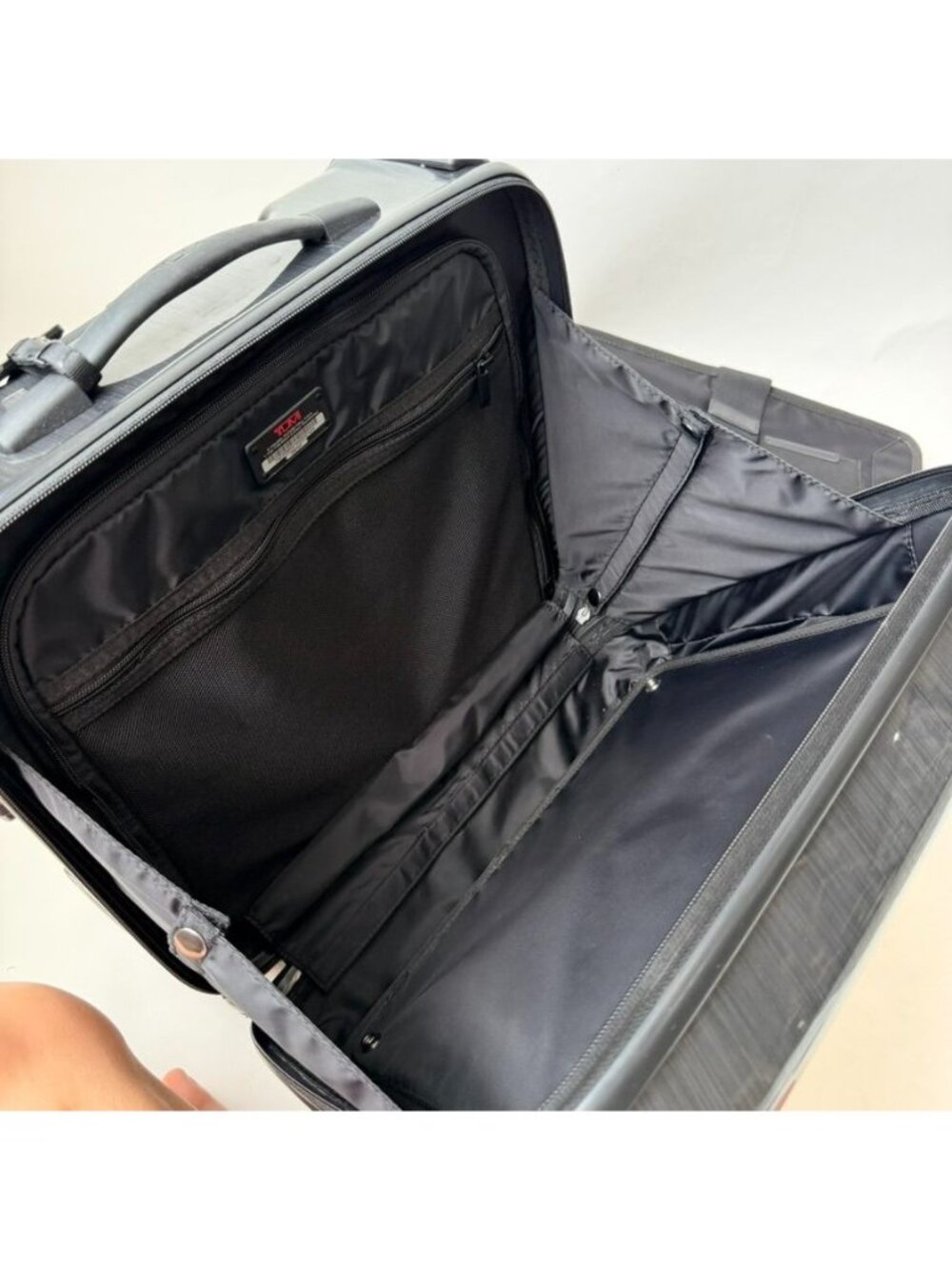 TUMI 19 Degree Compact Brief Rolling Carry-On Spinner Luggage Black/Gray - Picture 9 of 16
